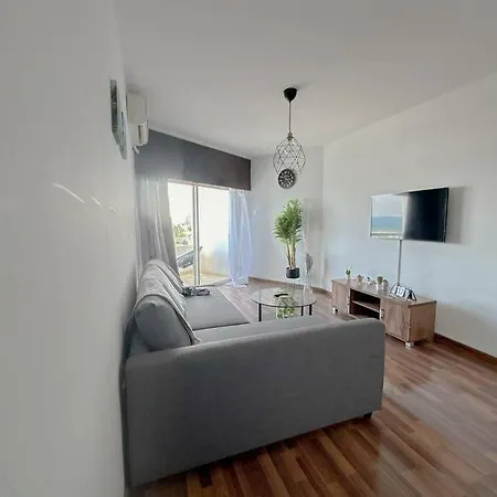 Sea View 1br With Pool Access