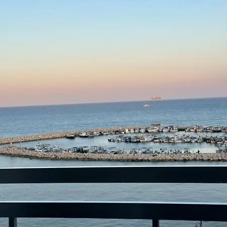 Sea View 1br With Pool Access *