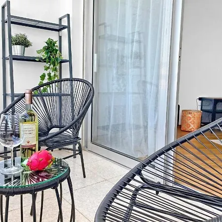 Sea View 1br With Pool Access لارنكا