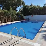 Sea View 1br With Pool Access * 拉纳卡