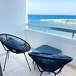 Sea View 1br With Pool Access *