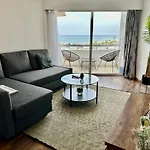 Sea View 1br With Pool Access 拉纳卡