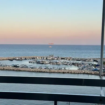 Sea View 1br With Pool Access 라르나카