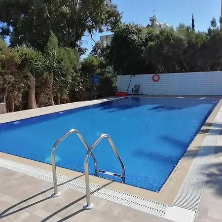 Sea View 1br With Pool Access * 라르나카
