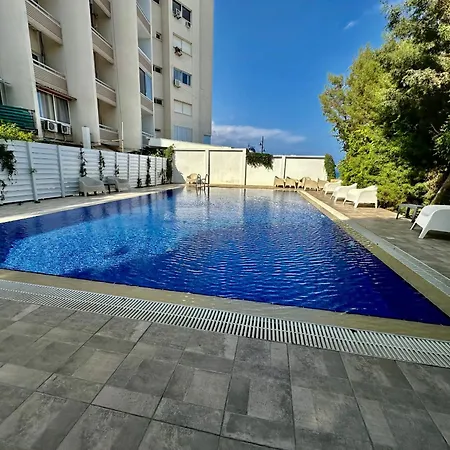 Sea View 1br With Pool Access Apartment *