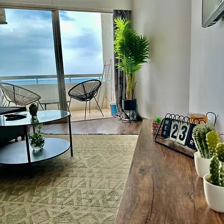 アパート Sea View 1br With Pool Access ラルナカ