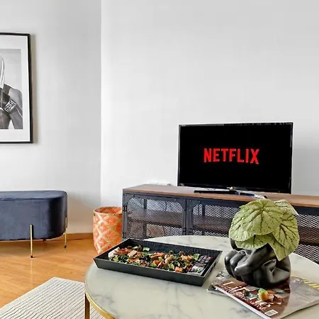 Sea View 1br With Pool Access * Lárnaka