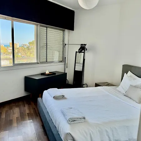 Sea View 1br With Pool Access Appartamento Larnaca