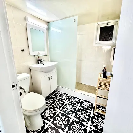Sea View 1br With Pool Access *