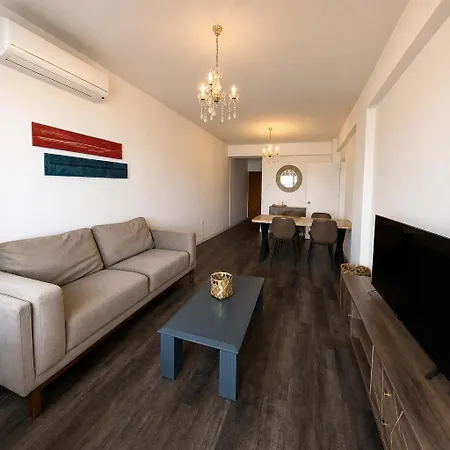 Sea View 1br With Pool Access Larnaca
