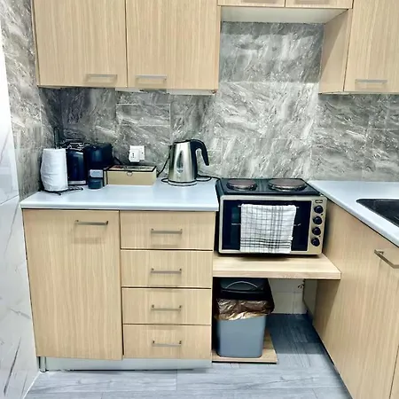 Sea View 1br With Pool Access Appartamento Larnaca