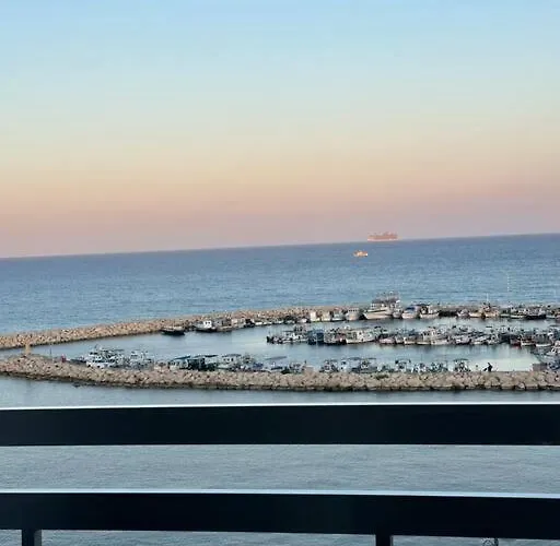 Sea View 1br With Pool Access *