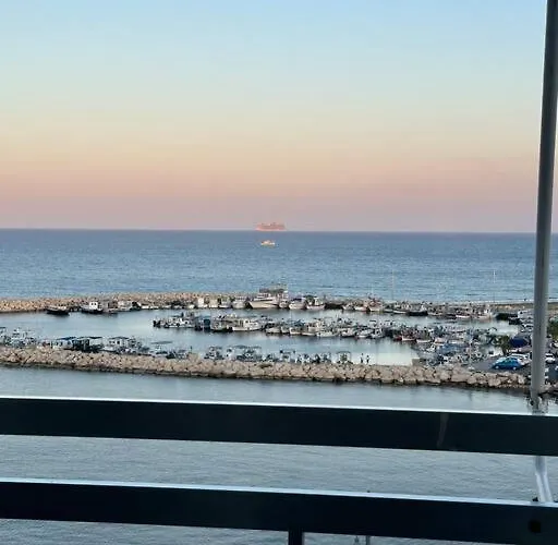 Sea View 1br With Pool Access Lárnaca