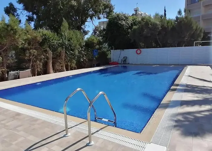 Sea View 1br With Pool Access * Lárnaca