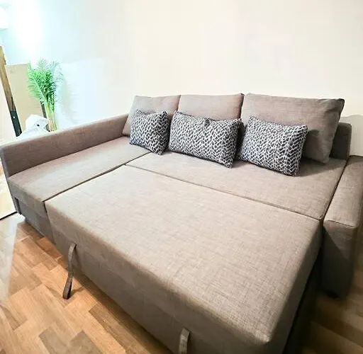 Sea View 1br With Pool Access * Lárnaca