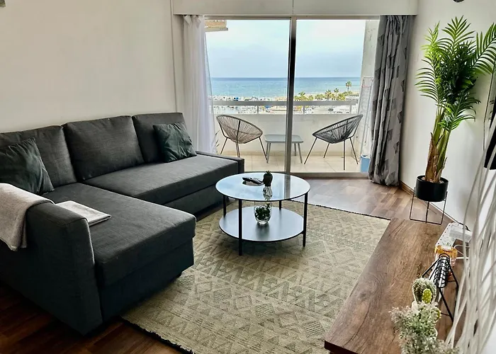 Sea View 1br With Pool Access Lárnaca