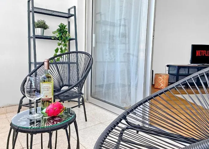 Sea View 1br With Pool Access Larnaca